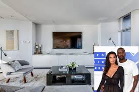 After kim kardashian gave us a house tour that included her weird bathroom sinks, simple light switches, and massive floor. Kim Kardashian Kanye West Rent Nyc Airbnb Photos Of Luxurious 30 Million Penthouse