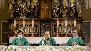 Berikut jadwal misa online pekan suci paskah katolik 2021 gereja santa perawan maria regina, paroki purbowardayan:. Jadwal Misa Online Kamis Putih 2021 Katedral Jakarta Kamis Putih Di Gereja Katedral Jakarta Berlangsung Hikmat Youtube January 25 2021 Jadwal Misa