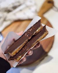 Tartelettes Du Bonheur Juste Pour Vous Faire Baver Encore Un Peu Apres Le Repas Du Soir Mes Tartelettes Chocolat Noir Et Ce Caramel In 2020 Snacks Desserts Recipes