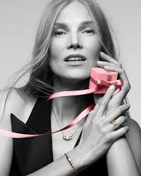 Arizona Muse directed by Tracy Doyle for Max Mara The Cube Spring Summer  2022. Styled Michelle Cameron. Hair & Makeup: Barbara Urra. #dnaModels