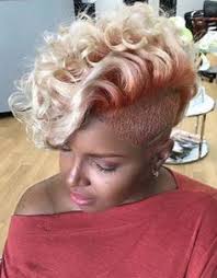 8 Short Natural Haircuts to Switch Up Your Look This Season!