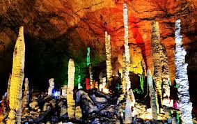 What S The Difference Between Stalactites And Stalagmites Stalactite Dragon Cave Geology