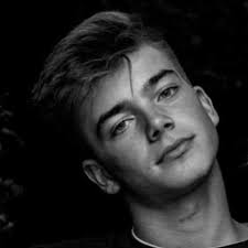 What are some recommendations for a new build in Elden Ring with a more  aggressive combat play style?