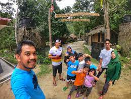 Pos kuala mu merupakan perkampungan orang asli di sungai siput perak dan bersempadan dengan negeri kelantan (tiada. Santai Bersama Anak Anak Di Chalet Dusun Pos Kampung Kuala Mu Kakitravel Net