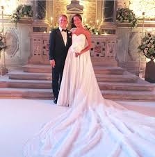„du musst zugeben, ich suche für unsere interviews immer schöne plätze aus, begrüßt mich basti. Basti Schweinsteiger Ana 1 Offizielles Foto Als Ehepaar Schweinsteiger Hochzeit Kleid Hochzeit Schone Brautkleider