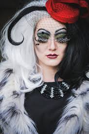 This 2021 cruella de vil emma stone black cosplay costume includes coat and skirt. The Rpf On Twitter Cruella De Vil Cosplay By Luxia Cosplay Photo Seelenfang Cruella Cosplay Costume Craftyourfandom