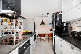 Une Cuisine Carrelee Jusqu Au Plafond Planete Deco A Homes World Planete Deco Interieur Cuisine