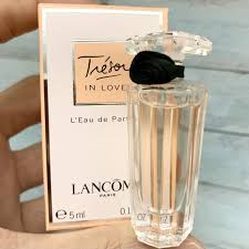 Tresor in love de lancome es una fragancia de la familia olfativa floral frutal para mujeres. Lancome Tresor In Love L Eau De Parfum 5ml 259