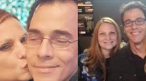 Claudio Lins e a mulher comemoram 20 anos de união com ensaio nu