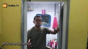 Pintu lipat adalah salah satu material yang paling ideal untuk interior hunian yang minimalis dan punya fungsionalitas tinggi. Cara Pasang Pintu Lipat 2 Bi Fold Youtube
