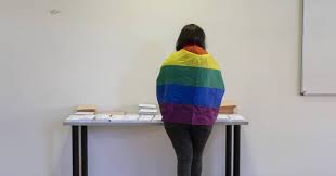 Se realizó el examen el día jueves recién pasado y de inmediato fue aislado para hacer la cuarentena respectiva en su hogar. El Votante Ebrio La Caldera Estropeada Y Famosos En Las Mesas Anecdotas De La Jornada Electoral Economia Cinco Dias