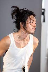 They are evergreen and can be styled for all types of occasions. Pin On Jang Hyuk ìž¥í˜
