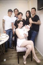 Cả hai đã gắn bó với nhau hơn 17 năm, cùng đồng hành vươn lên từ thuở cơ hàn đến khi thành danh như hiện tại. Ngá»c Trinh Kháº¯c Tiá»‡p 10 NÄƒm Gáº¯n Bo Va Nhá»¯ng Ä'iá»u ChÆ°a Biáº¿t Baogiaothong Vn