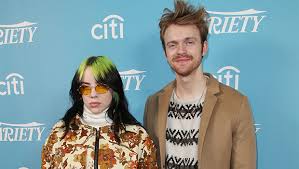 If you're the billie eilish stan you think you are, then you know she's super close with her brother finneas. Billie Eilish Best Friend Brother Finneas Drive Their Car Into The Ocean For Everything I Wanted Video Binge Post