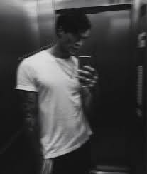 Laura Mavis Riddle (lauramavisr)