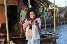 A marine biologist has returned with her team to a remote island in shark territorial waters where great whites come each year to give birth. Home Entertainment Deep Blue Sea 3 Dvd Review