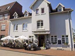 Er is gratis privéparkeergelegenheid bij de accommodatie. Hotel Restaurant Haus Keller Sv Cheruskia Lagenbeck E V