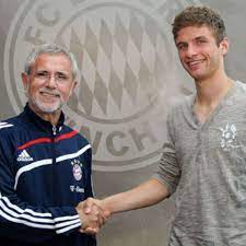 His son is thomasaahole muller. Gerd Muller Trifft Thomas Muller Das Grosse Tz Gesprach Fc Bayern