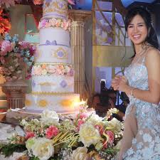 Kisses delavin and donny pangilinan at the 2018 press conference of their tv series playhouse. manila, philippines — kapamilya actress kisses delavin has broken her social media hiatus to. In Photos The Fairy Tale Like Debut Of Kisses Delavin Abs Cbn Entertainment
