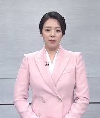 배현진은 아나운서 시험에 7번 동안 떨어졌지만 결국 2008년에 mbc 공채 아나운서로 입사 하였다. ì•„ë‚˜ìš´ì„œ êµ­íšŒì˜ì› ë³€ì‹  ë°°í˜„ì§„ ë‹¹ì„  ë¬´ê±°ìš´ ì±…ìž„ê° ëŠë‚€ë‹¤ Sbsì—°ì˜ˆë‰´ìŠ¤