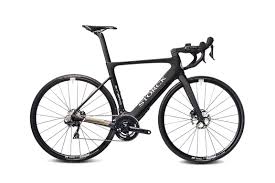 Storck Bicycle Stellte Mit Dem Neuen Modell E Narioae Vor Kurzem Sein Zweites E Rennrad Vor Sein Carbonrahmen Ist Aerodynamisch Optimiert Rennrad Rennen Rad