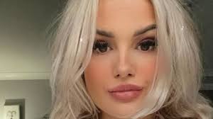 Sudden death of 'one in a million' Lancashire mum of twins found dead at  home remains unexplained