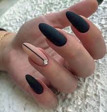 Next may be the photo about uñas acrilicas negras mate con dorado you could produce an insight. Pin De Brooklyn En Manikyur Unas Negras Mate Unas Acrilicas Almendradas Unas Negras