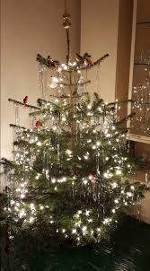 10 ti serviranno per creare l'albero, mentre l'altro dovrà essere utilizzato per la base. Pin By Lorena Brumana On Christmas Trees Christmas Tree Decorations Xmas Tree Christmas
