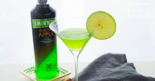 How do you make an appletini from scratch? Appletini Cocktail Recipe Amanda S Cookin Cocktails