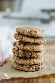 Les étapes de la recette de ce brownie vegan au beurre de cacahuètes : Cookies Vegan Au Chocolat Noir Et Beurre De Cacahuetes Voyage Gourmand