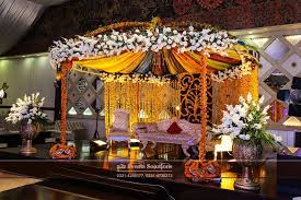 Evergreen Dome Stage For Mehndi Event Beautiful Wedding Decorations Beautiful Wedding Cakes Mehndi Decor