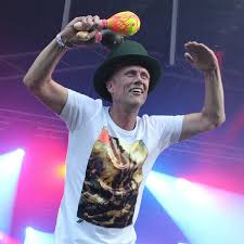 The band's second single, freaky dancin', was rumoured to be a tribute to bez. Happy Mondays Bez Plans John Lennon Style Bed In Against Fracking Gigwise