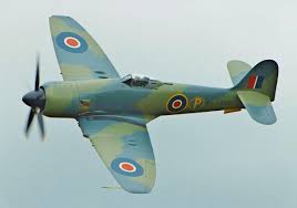 Kis lépésekben tanítja a nyelvtant, és az új ismereteket azonnal alkalmazza a gyakorlatban is. Hawker Sea Fury Wikipedia