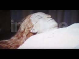 Though she was a controversial figure in politics, she was also regarded as a saint by many argentinians, and her funeral was attended by millions. La Restitucion Del Cuerpo De Eva Peron Youtube Eva Peron Evita Peron Corpse
