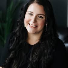 Melanie Snider's Instagram, Twitter & Facebook