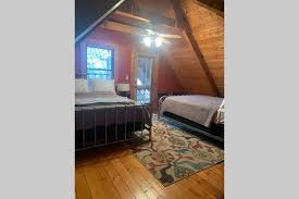 This is an incredible new (almost) house that sleeps 40 in beds! Weiss Lake Cabin With Boat Dock Gaylesville Al Booking Com