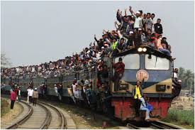 Wow What A Lot Of People Hitching A Ride Train Travel Photographer Train Rides