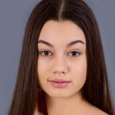 Ella Tweed's Instagram, Twitter & Facebook