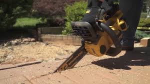 Ensemble Scie A Chaine Sans Fil Compact 12 Po Dewalt 20v Max Youtube