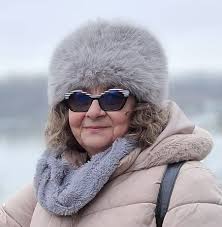 Здравейте, търся книгите на Фрида Макфадън (без трилогията  ''Прислужницата'')