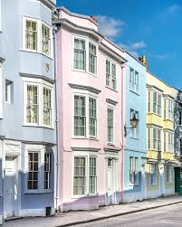 A Row Of Pretty Pastel Houses In Oxford England This City Is Known For Its Historic Architecture And Colleges Pictures Of England Pastel House Oxford England