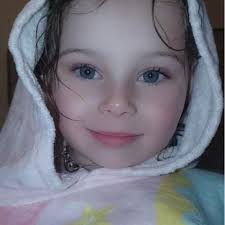 Enhance your tea-drinking experience with this elegant tea set! The set  includes: • 1 teapot with a sturdy bamboo handle and lid. • 6 matching tea  cups with a sleek design. •