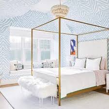 Elegant and victorian canopy bed ideas. Chandelier Over Canopy Bed Design Ideas