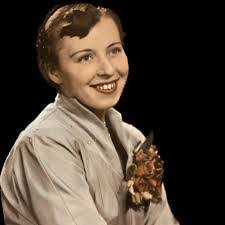 Nora Lane's Instagram, Twitter & Facebook