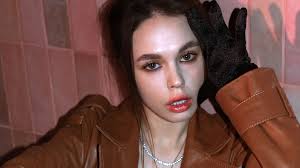 Не осталась в стороне от скандала и екатеринбургская певица клава кока. Instasamka Provalilas Na Detektore Lzhi V Shou Vopros Rebrom Press Lv