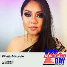 Tracy Singer's Instagram, Twitter & Facebook