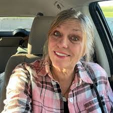 Renee Strawn's Instagram, Twitter & Facebook