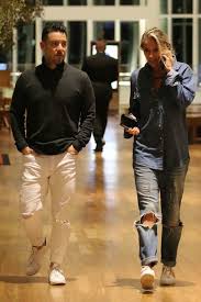 Adriane Galisteu aposta em look all jeans para jantar com marido no Rio.  Fotos! - Purepeople