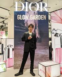 nylonjapan 1 7まで ディオール グロウ ガーデン が新宿伊勢丹にopen 今朝 板垣瑞生 も来店したよ 新リップ アディクト リップ グロウ オイル 彼のお気に入 dior diorlipglowoil japan lon l 板垣瑞生 ディオール アディクト