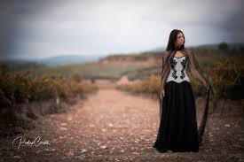 Schwarz ist dort eindeutig die vorherrschende farbe. Schwarzer Hochzeitsrock Dunkles Mittelalter Kleid Schwarzer Etsy